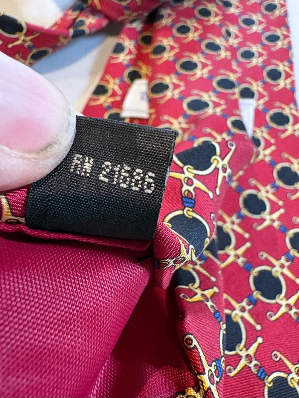 The Shirt Store - Men's necktie, tie. Classic Red Patterned. Silk